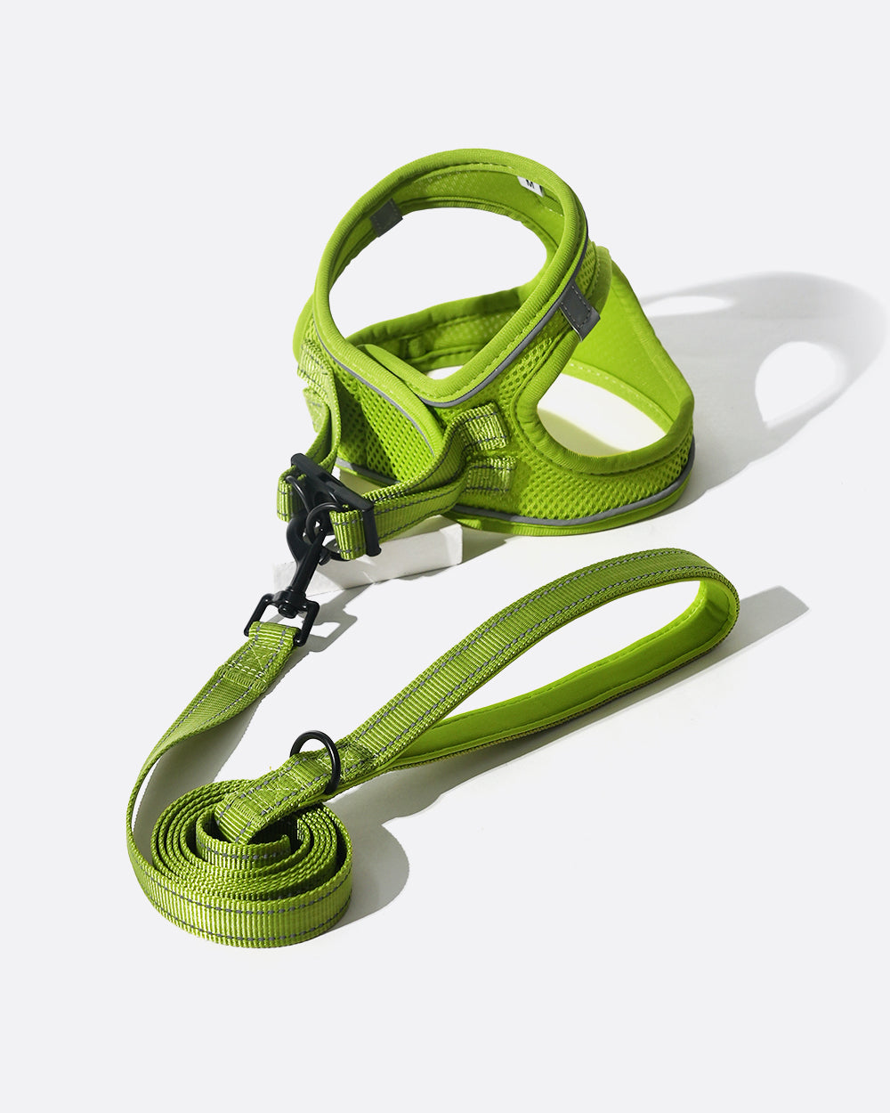 Showing the back of the walk-in dog harness, with 360-degree swivel buckle and metal D ring, simple and comfortable design, puppies can use it all year round, Avocado Green